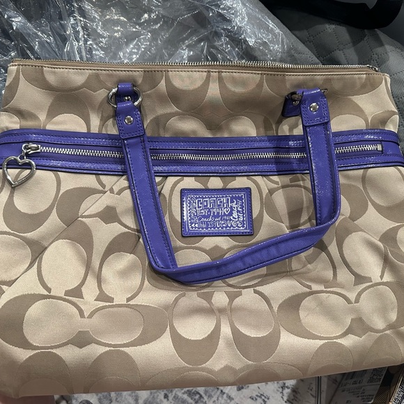 Coach Handbags - NWOT Coach Poppy Large Daisy Tote Shoulder Bag F20026